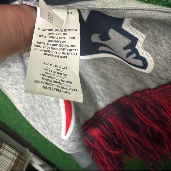 Tom Brady Forever Collectibles Gray and Red Sports Scarf - Picture 4 of 4